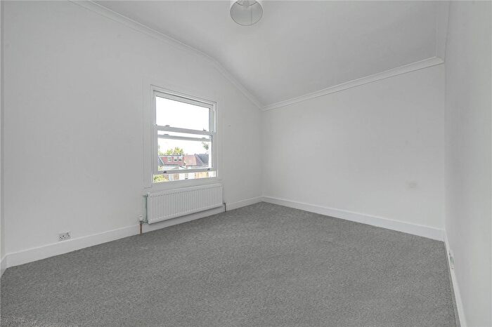 2 Bedroom Flat To Rent In Woodside, Wimbledon, SW19