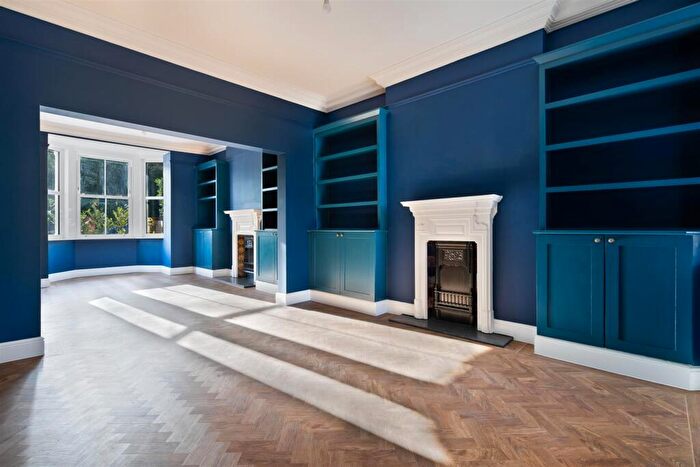 5 Bedroom Town House To Rent In London Road, Ascot, SL5