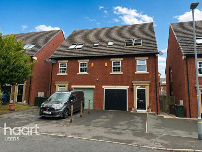 4 Bedroom Semi-Detached House For Sale In Mayfield Avenue, Bradford, BD12