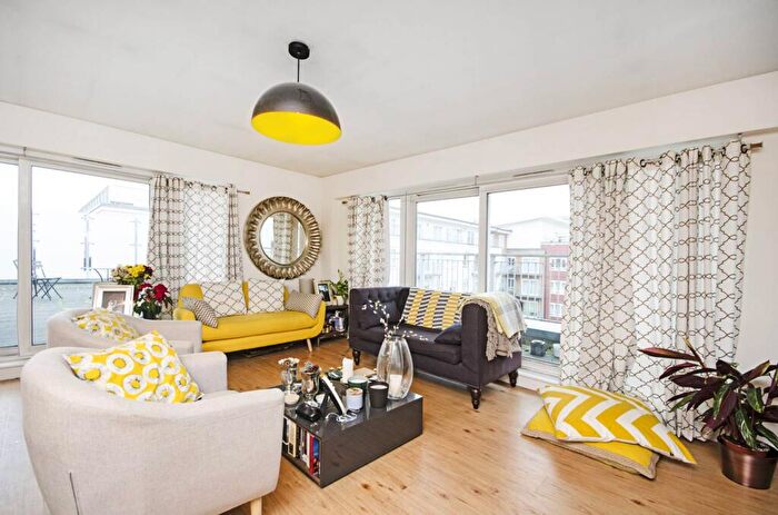 3 Bedroom Flat To Rent In Heritage Avenue, Colindale, London, NW9