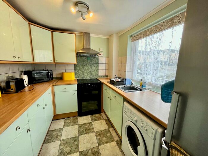 2 Bedroom Flat To Rent In St. Aidans Square, Bingley, West Yorkshire, BD16