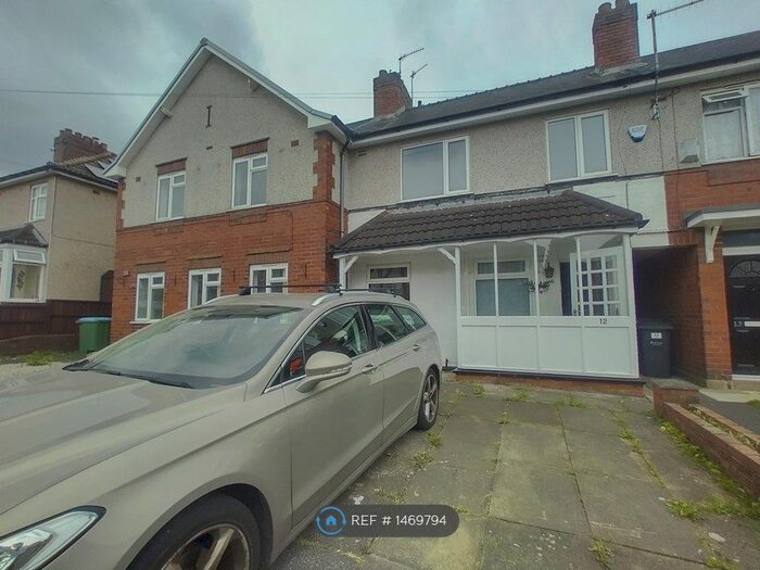 3 Bedroom Semi-Detached House To Rent In Meadow Walk, Cradley Heath, B64