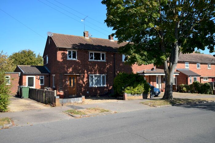 3 Bedroom Semi-Detached House To Rent In Cavan Drive, St Albans, AL3