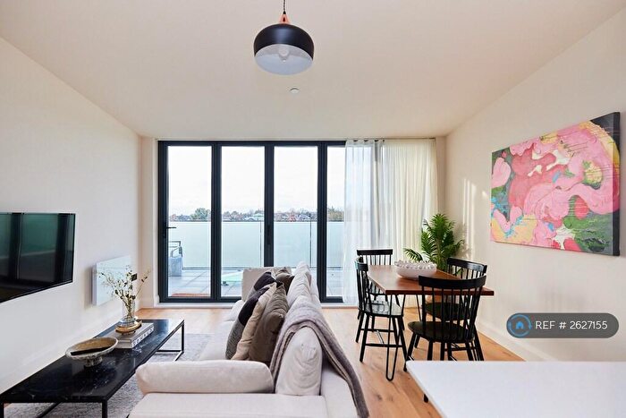 2 Bedroom Flat To Rent In Regency Court, London, E18