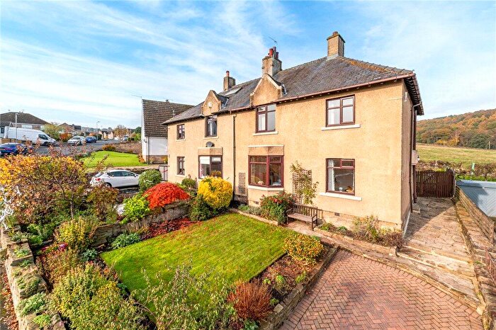 3 Bedroom Semi Detached House For Sale In Effingham Road, Harden, Bingley, West Yorkshire, BD16