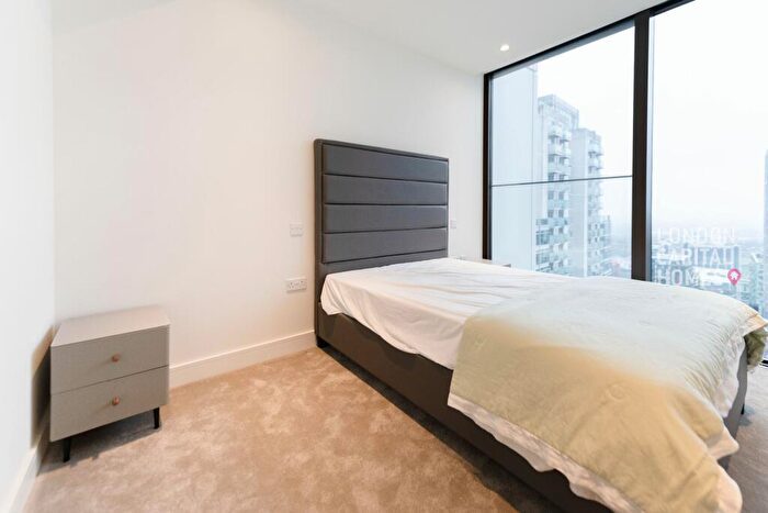 2 Bedroom Apartment To Rent In Harcourt Tower, Marsh Wall, London, E14