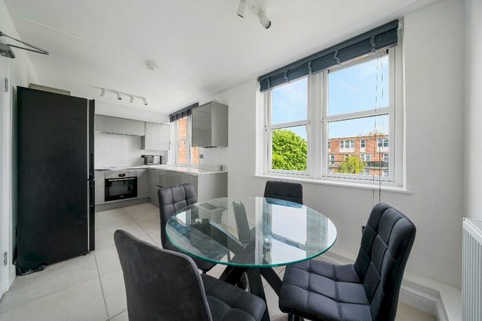 5 Bedroom Maisonette To Rent In Dunsbury Close, Sutton, SM2