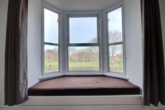 2 Bedroom Flat For Sale In Northern Parade, Portsmouth, PO2