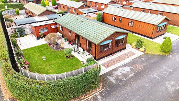 2 Bedroom Property For Sale In The Elms, Torksey, LN1