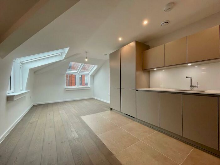 2 Bedroom House To Rent In Golders Green Road, Golders Green, NW11