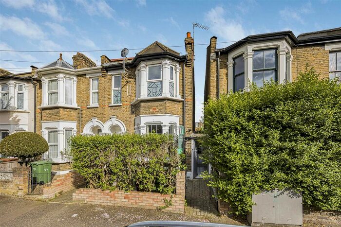 2 Bedroom Flat To Rent In Morley Road, London, E10