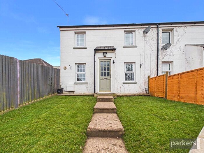 2 Bedroom Semi Detached House To Rent In Garnet Hill, Reading, Berkshire, RG1