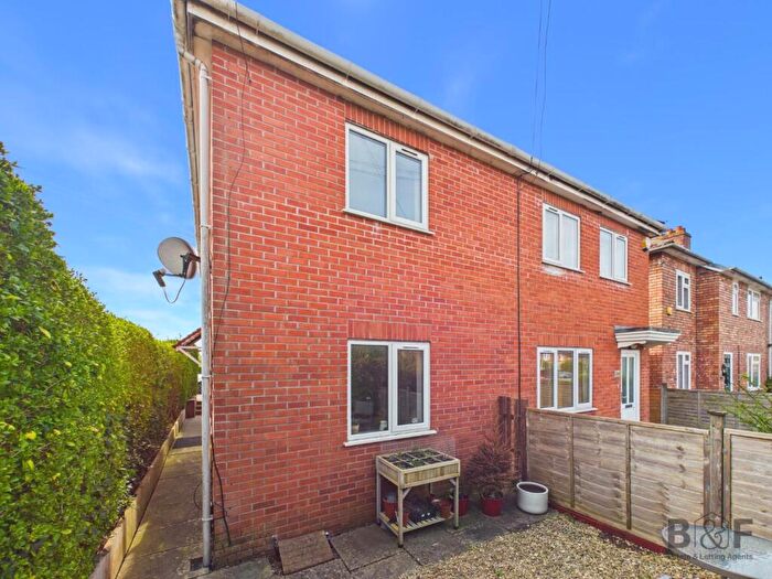 2 Bedroom House To Rent In Beechen Drive, Fishponds, BS16