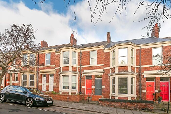 3 Bedroom Maisonette To Rent In Amble Grove, Sandyford, Newcastle Upon Tyne, NE2