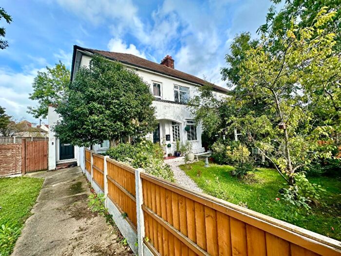 2 Bedroom Maisonette To Rent In Southend Arterial Road, Hornchurch, RM11