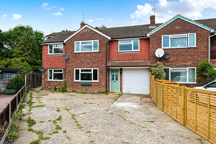 5 Bedroom End Of Terrace House For Sale In Winchester Way, Blackwater, Camberley, GU17