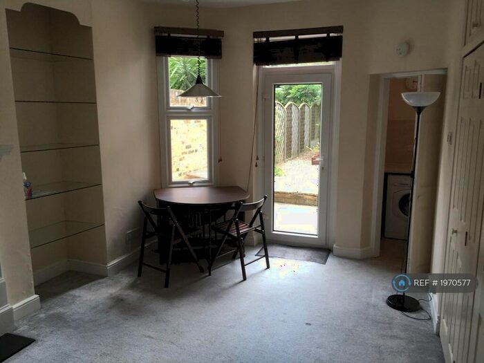 Studio To Rent In Hazelmere Road, Kilburn, London, NW6