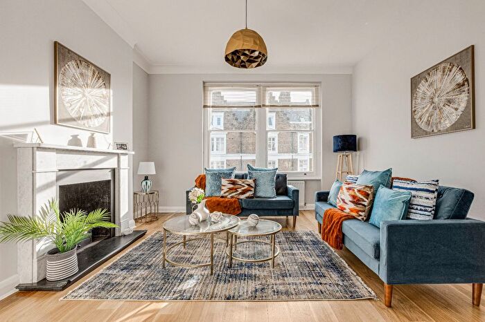 3 Bedroom Flat To Rent In Friars Stile Road, Richmond, TW10