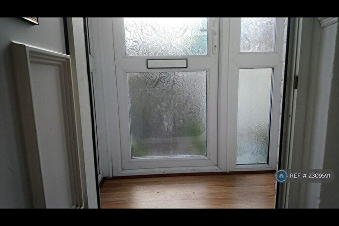 2 Bedroom End Of Terrace House To Rent In Hawthorn Road, Kent, ME2