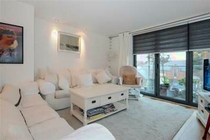 2 Bedroom Flat To Rent In Church House, Lymington, SO41