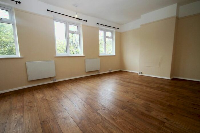 4 Bedroom Flat To Rent In Oldfield Circus, Northolt, Middlesex, UB5