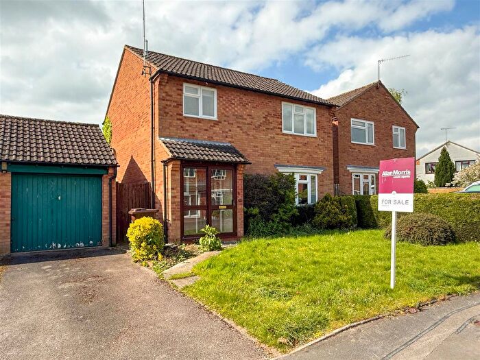 3 Bedroom Detached House For Sale In Gainsborough Close, Welland, WR13