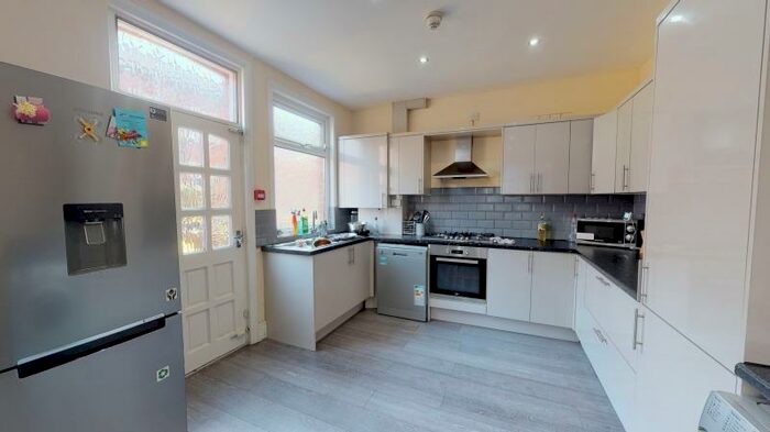 7 Bedroom End Of Terrace House To Rent In Estcourt Avenue, Headingley, Leeds, LS6