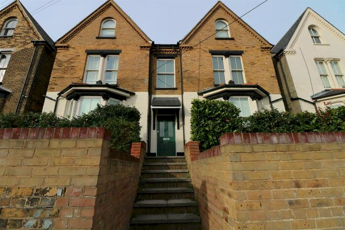 2 Bedroom Flat To Rent In Railway Street, Gillingham, ME7