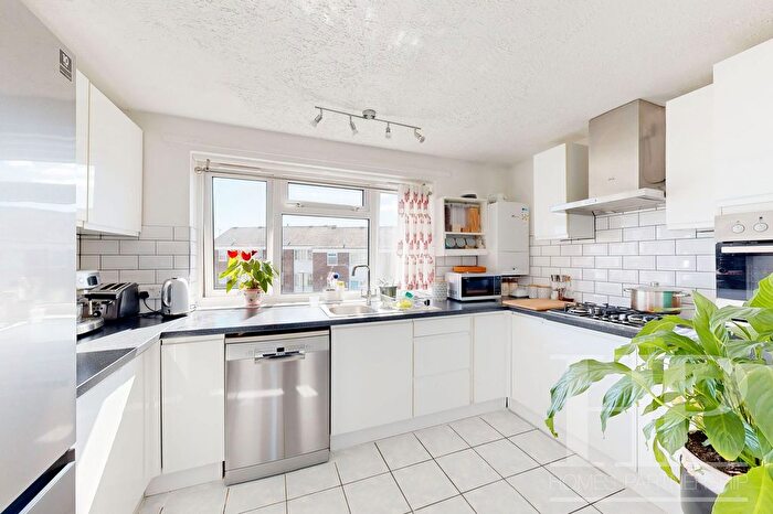 2 Bedroom Flat To Rent In Caburn Court, Crawley, RH11