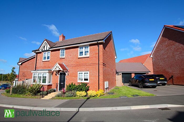 4 Bedroom Detached House To Rent In Silver Birch Close, Cheshunt, EN7