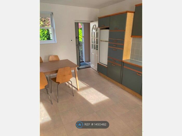 1 Bedroom Flat To Rent In Gainsborough Road, Ipswich, IP4