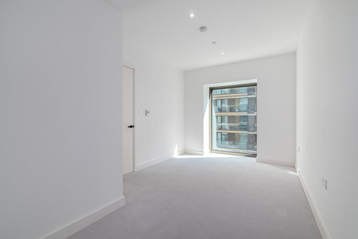 2 Bedroom Apartment To Rent In Royal Crest Avenue, London, E16