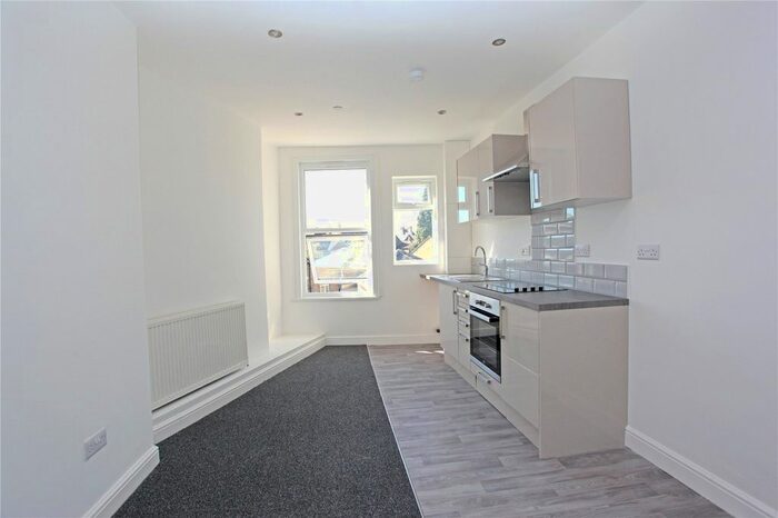 1 Bedroom Flat To Rent In High Road, South Woodford, London, E18