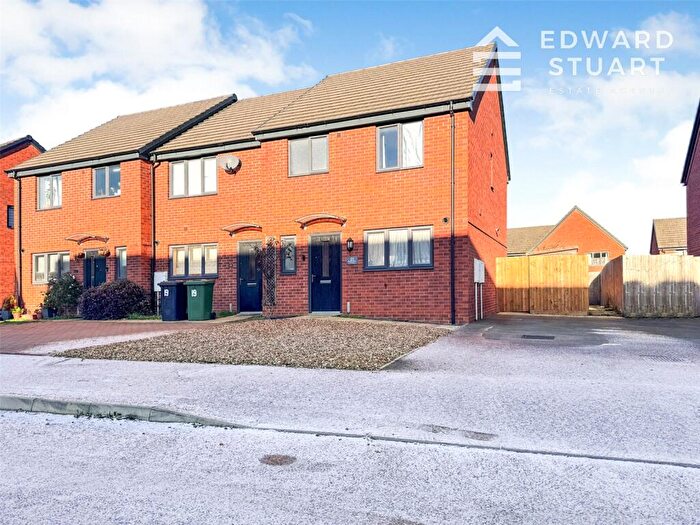 3 Bedroom End Of Terrace House For Sale In Draper Road, Peterborough, Cambridgeshire, PE4