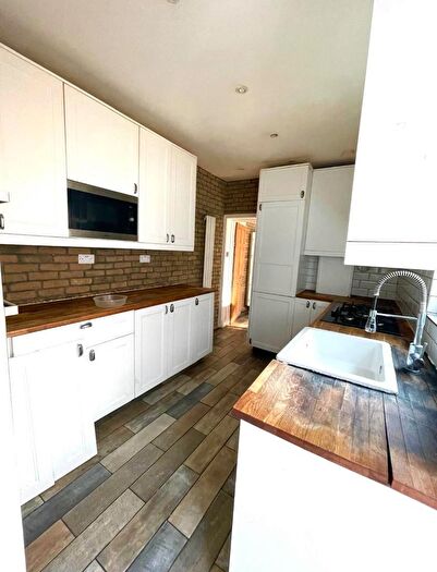 3 Bedroom Flat To Rent In London Road, Thurrock, Grays, London, RM20
