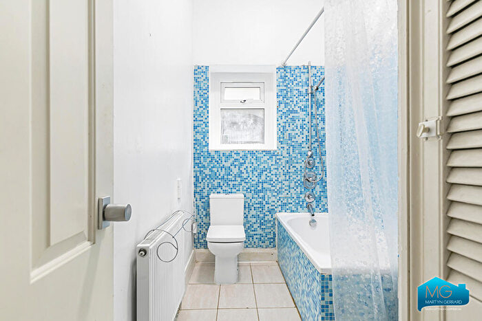 2 Bedroom Apartment To Rent In Woodside Park Road, North Finchley, London, N12