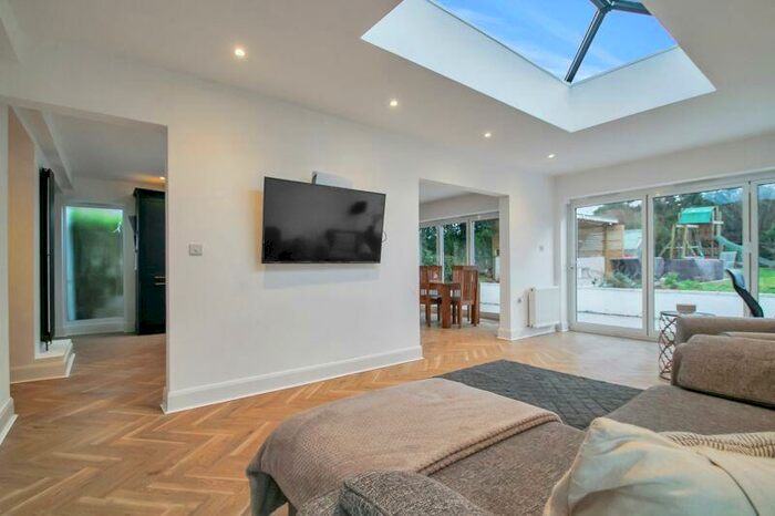 3 Bedroom Detached Bungalow For Sale In Clifton Upon Dunsmore, CV23