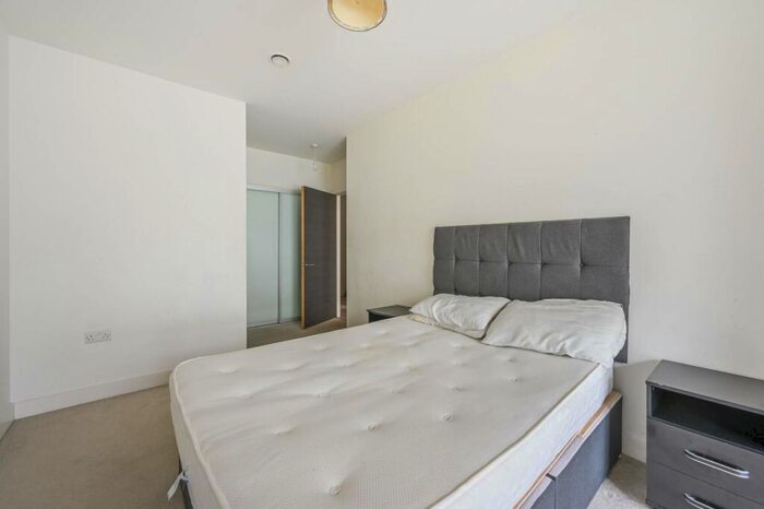 2 Bedroom Flat To Rent In Sailors House, Canary Wharf, London, E14