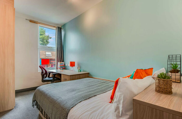 4 Bedroom House To Rent In North Lane, Leeds, LS6