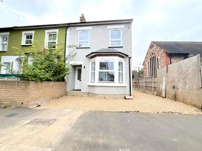 2 Bedroom Semi-Detached House To Rent In St John's Road, Westcliff-on-sea, Southend-on-sea, SS0