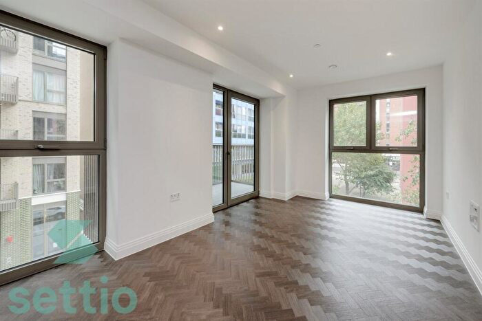 1 Bedroom Apartment To Rent In Halcyon House (..) Queens Cross, E16