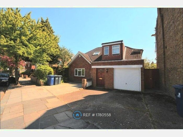 3 Bedroom Semi-Detached House To Rent In Waldeck Road, London, W13