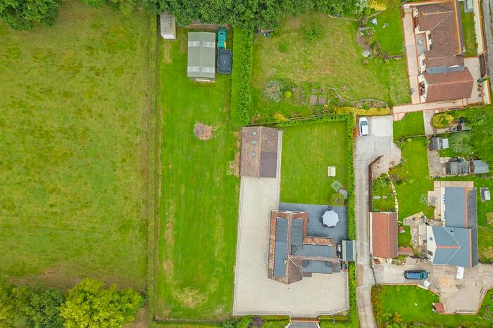 5 Bedroom Detached House For Sale In Southend Road, Rettendon Common, Chelmsford, CM3