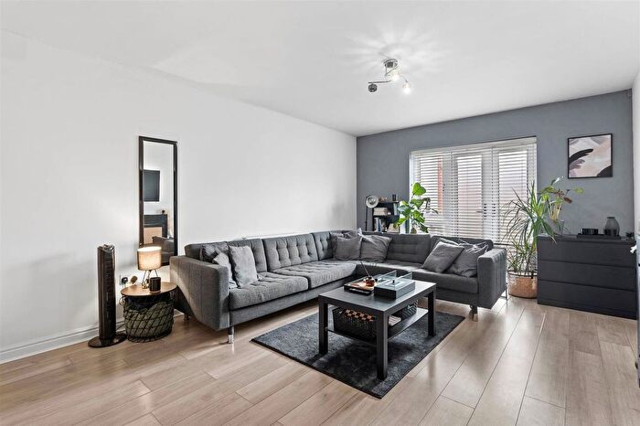 1 Bedroom Flat For Sale In Brookside Terrace, The Lane, Worcester, WR1