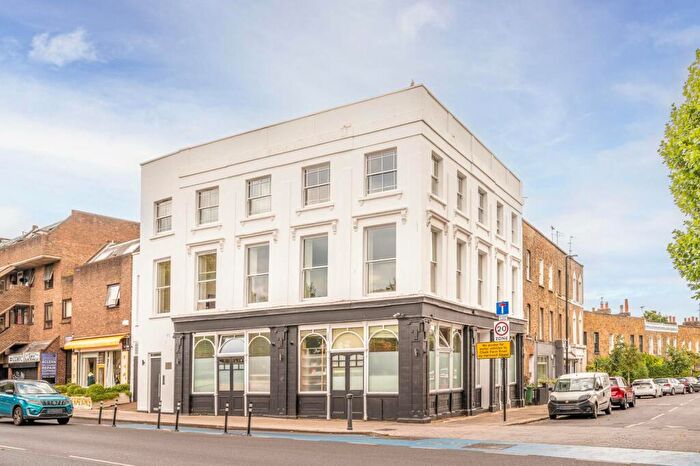 2 Bedroom Maisonette For Sale In Prince Of Wales Road, London, NW5
