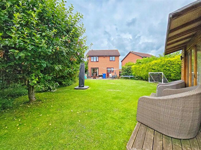 3 Bedroom Detached House For Sale In Selbourne Close, Barugh Green, Barnsley, S75