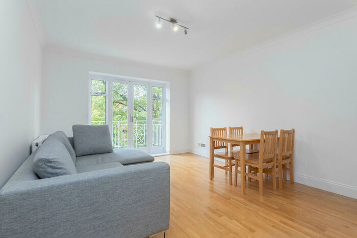 2 Bedroom Apartment To Rent In Crescent Road, Crouch End, London, N8