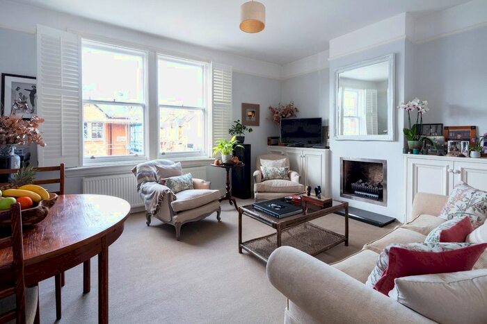 3 Bedroom Flat To Rent In Adelaide Grove, Shepherds Bush, London, W12
