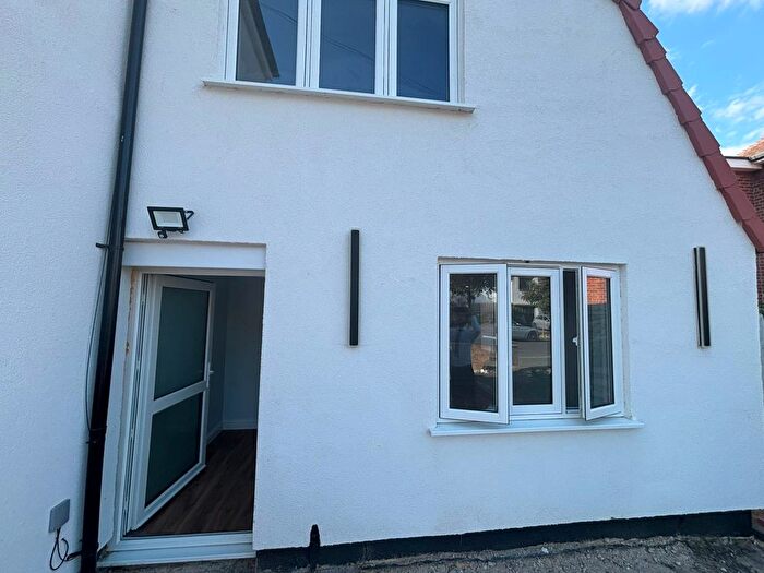 1 Bedroom Studio To Rent In Links Avenue, Romford, Essex, RM2