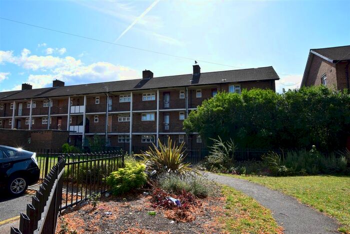 2 Bedroom Flat For Sale In Kings Court, Queens Road, London, E13